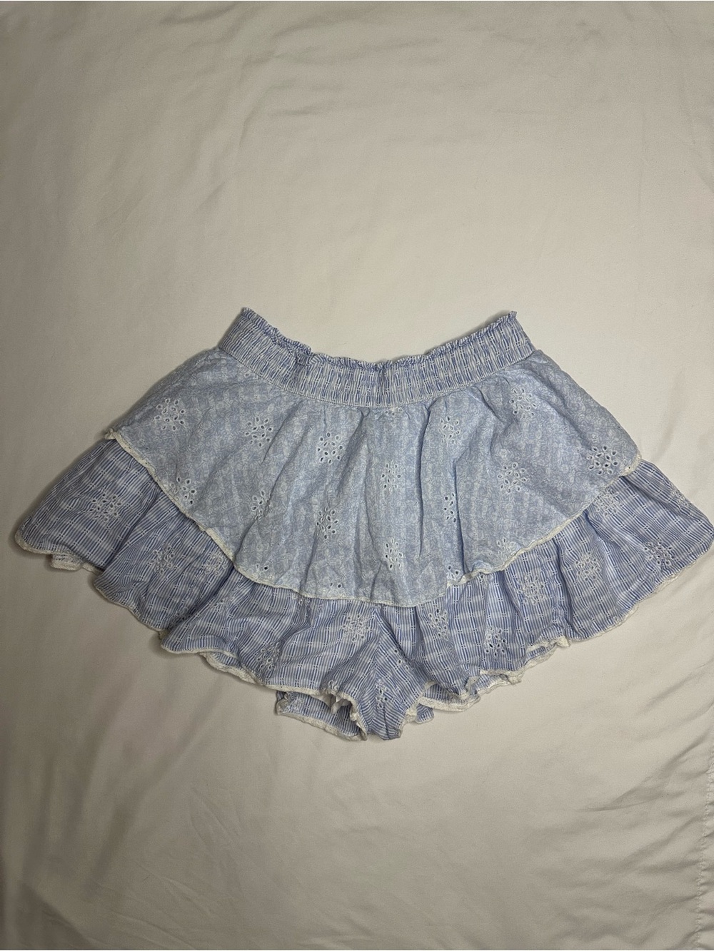 American Eagle Outfitters blue and white floral embroidered ruffle shorts with l